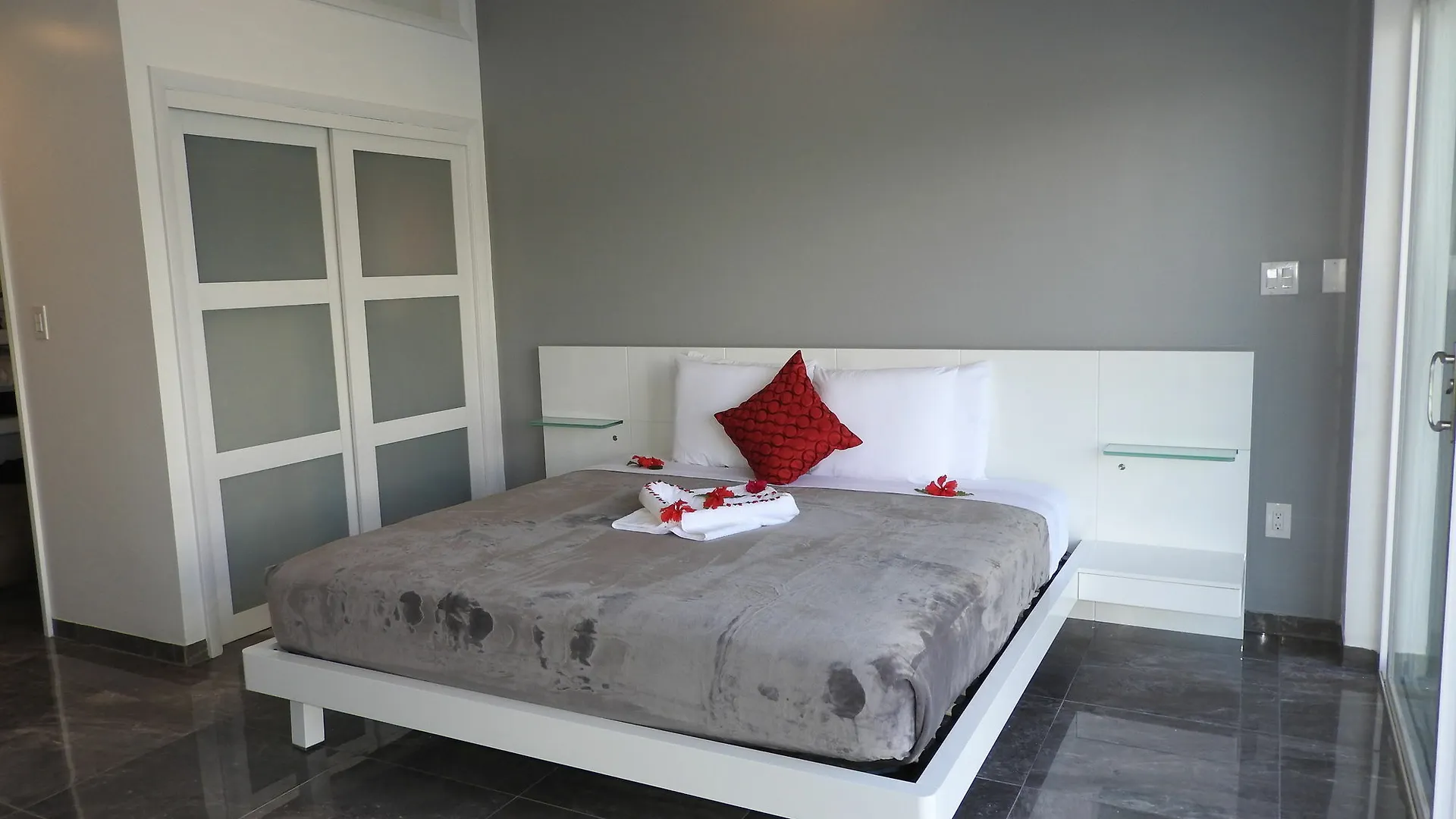 Villa 233B Jolly Harbour Apartment